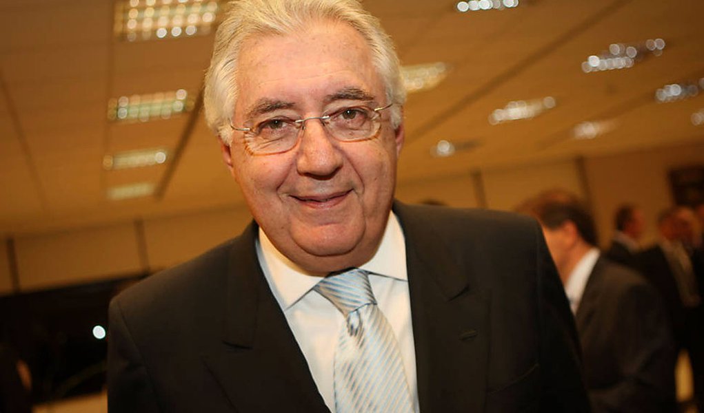 Afif abre mão de salário como vice, mas mantém cargo duplo Afif abre mão de salário como vice, mas mantém cargo duplo