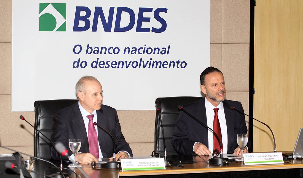 Mantega reúne pesos-pesados da economia para transmitir otimismo Mantega reúne pesos-pesados da economia para transmitir otimismo