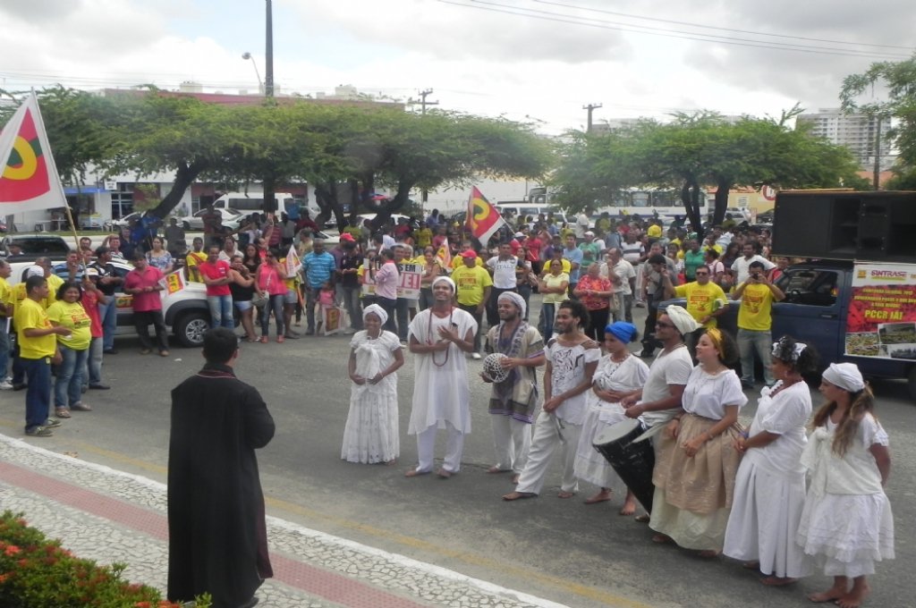 15 mil servidores do Estado entram em greve na segunda 15 mil servidores do Estado entram em greve na segunda
