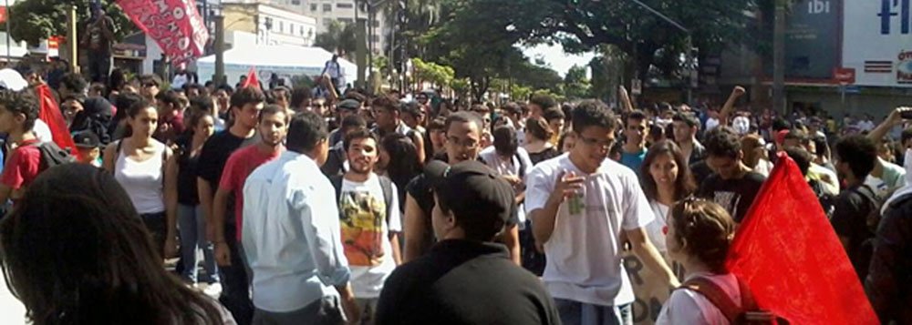 Grupo antecipa protesto contra aumento no ônibus Grupo antecipa protesto contra aumento no ônibus
