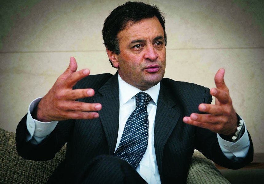 Aécio: Dilma faz Estados brigarem Aécio: Dilma faz Estados brigarem