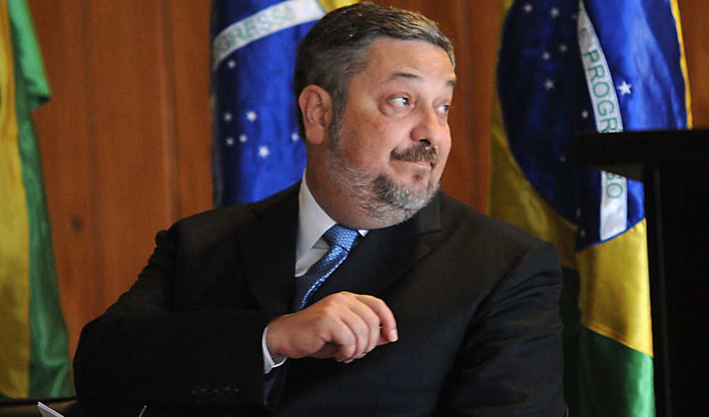 Palocci reaparece e diz que governo não cometeu erros (Foto: ANTONIO CRUZ-ABR) Palocci reaparece e diz que governo não cometeu erros
