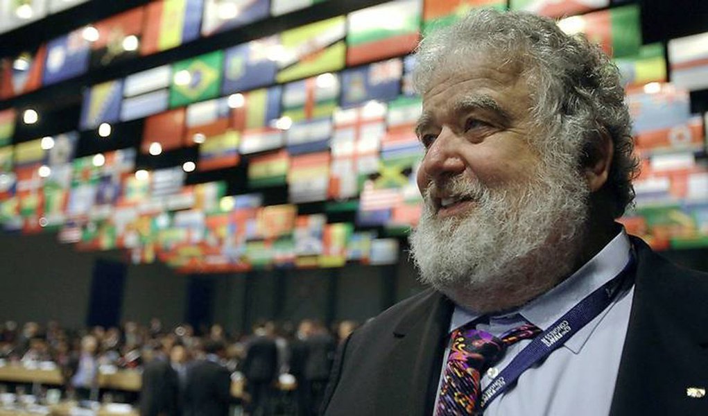 Chuck Blazer é suspenso do comitê executivo da Fifa Chuck Blazer é suspenso do comitê executivo da Fifa