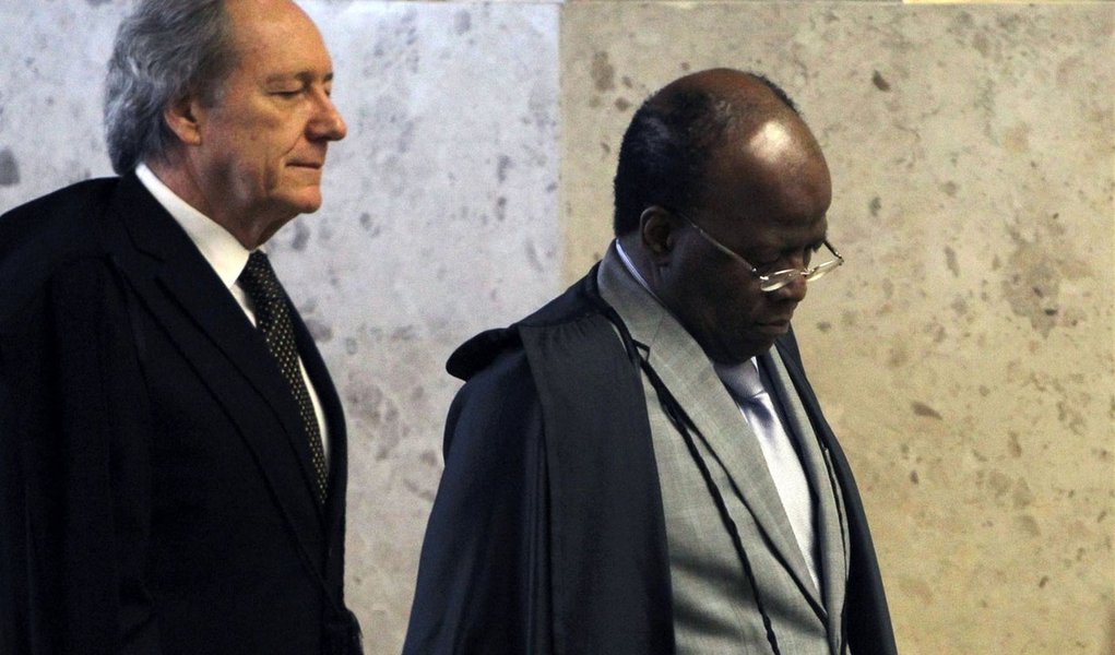 Com pendências, Barbosa definirá data para julgar recursos Com pendências, Barbosa definirá data para julgar recursos