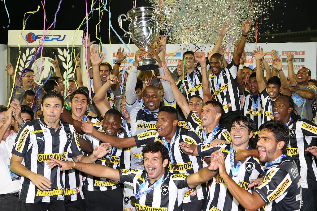 Botafogo vence os dois turnos e leva o Carioca (Foto: Satiro Sodre/AGIF) Botafogo vence os dois turnos e leva o Carioca