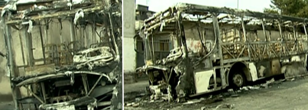 Ônibus são atacados na zona leste da capital (Foto: Reprodução) Ônibus são atacados na zona leste da capital