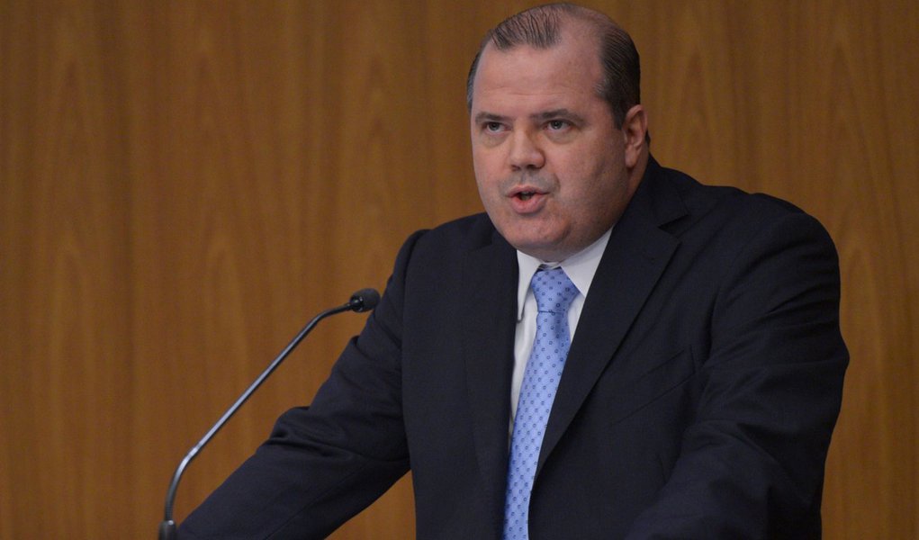 Tombini: projeto prevê que bancos absorvam prejuízo Tombini: projeto prevê que bancos absorvam prejuízo