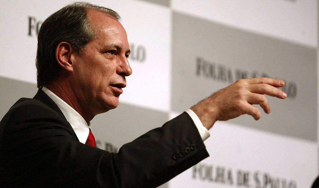 Ciro quer ideias e não "Chico, Manoel, rola-bosta" Ciro quer ideias e não "Chico, Manoel, rola-bosta"