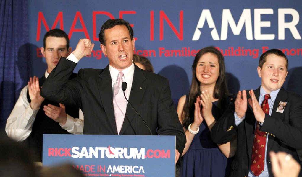 Santorum vence primárias no Mississippi e Alabama (Foto: Mike Stone/REUTERS) Santorum vence primárias no Mississippi e Alabama