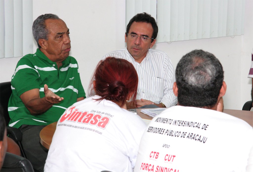 João cria mesa de negociação, mas não resolve greve dos médicos João cria mesa de negociação, mas não resolve greve dos médicos
