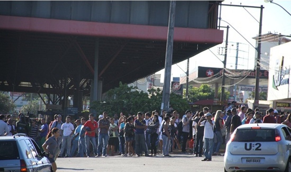 Motoristas ignoram sindicato e transporte coletivo para em Goiânia Motoristas ignoram sindicato e transporte coletivo para em Goiânia
