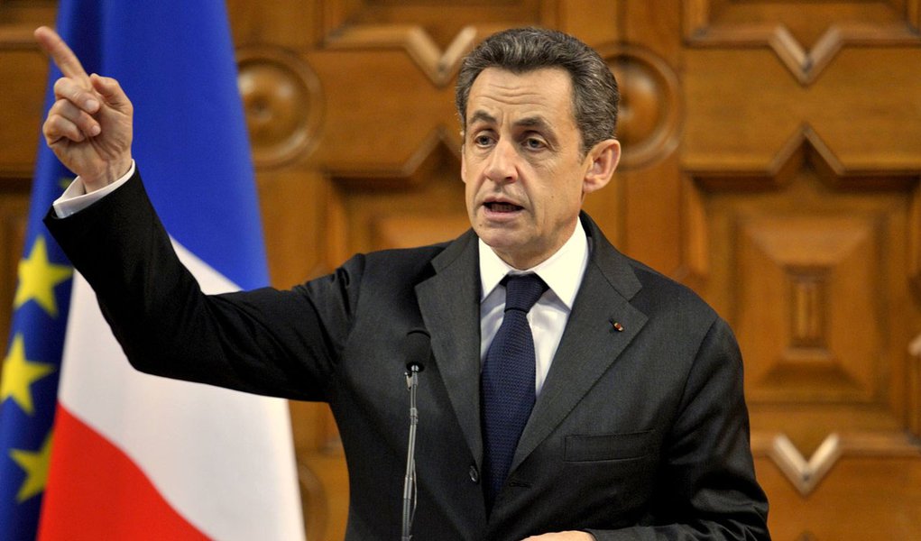 Sarkozy ultrapassa Hollande, mas é vencido no segundo turno (Foto: PHILIPPE WOJAZER/REUTERS) Sarkozy ultrapassa Hollande, mas é vencido no segundo turno
