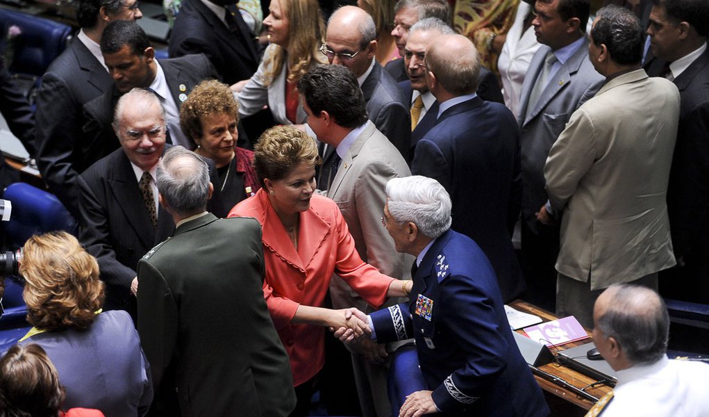 Dilma vai ao Senado pedir paz à base muy amiga (Foto: Wilson Dias/ABr) Dilma vai ao Senado pedir paz à base muy amiga