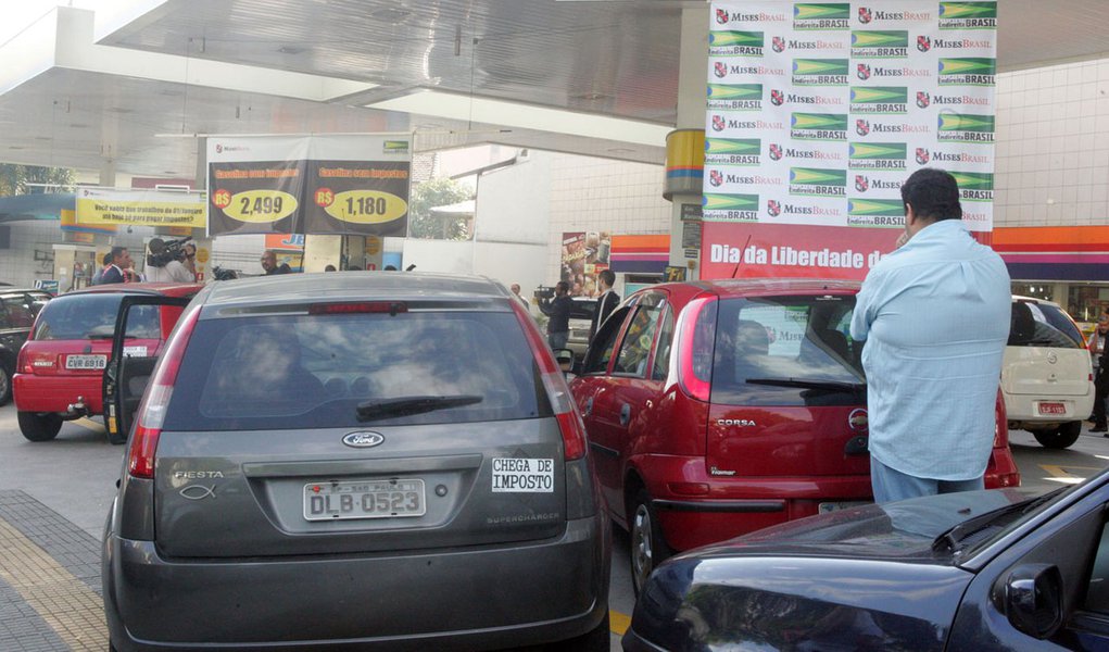 Cerca de 90% dos postos de SP já têm combustível (Foto: WERTHER SANTANA/AGÊNCIA ESTADO) Cerca de 90% dos postos de SP já têm combustível