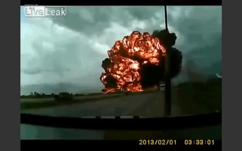 Vídeo flagra queda de avião no Afeganistão (Foto: Reprodução) Vídeo flagra queda de avião no Afeganistão