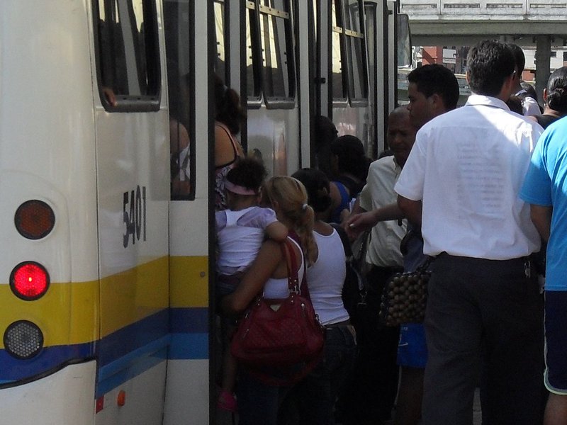 João aumenta tarifa de ônibus para R$ 2,43 João aumenta tarifa de ônibus para R$ 2,43