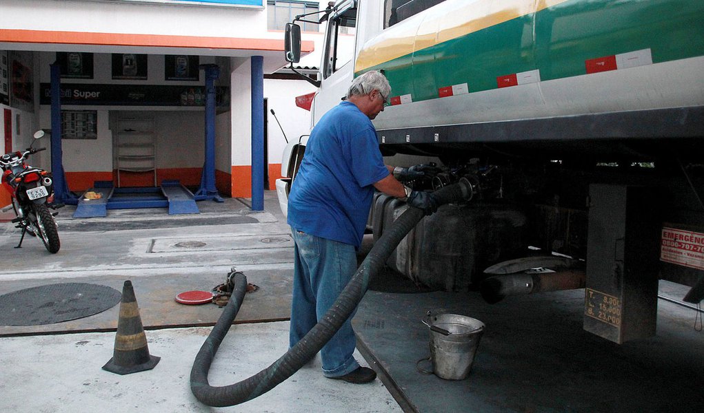 Paulistanos encontram combustível em quase 40% dos postos (Foto: JARDIEL CARVALHO/AGÊNCIA ESTADO) Paulistanos encontram combustível em quase 40% dos postos