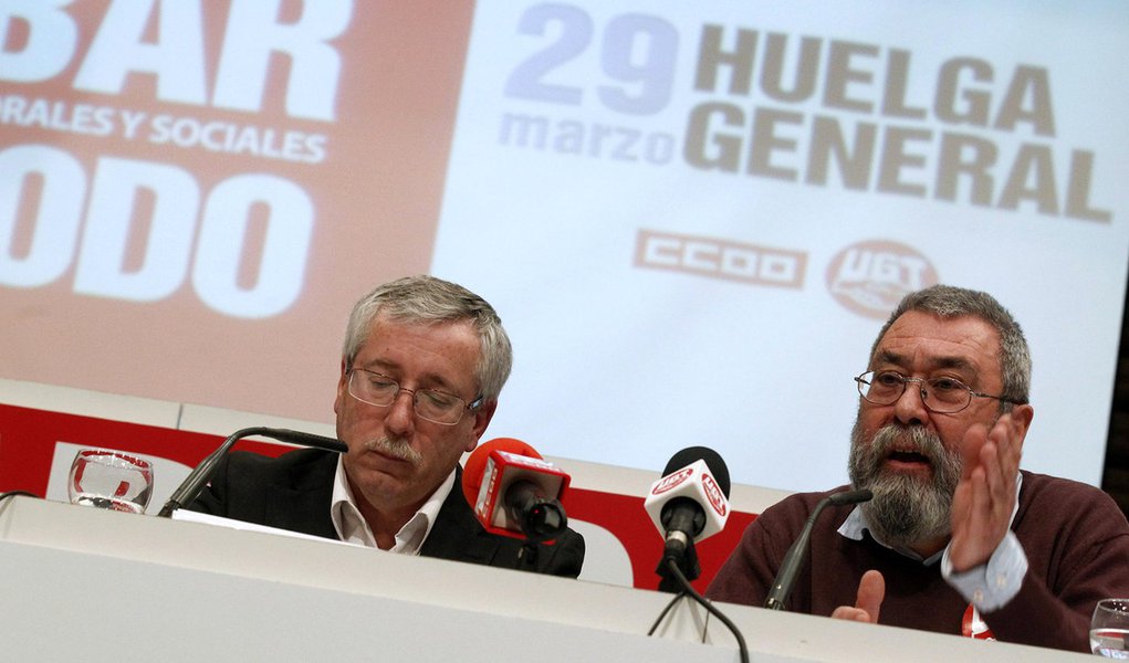 Espanhóis anunciam greve geral para o dia 29 (Foto: Andrea Comas/REUTERS ) Espanhóis anunciam greve geral para o dia 29