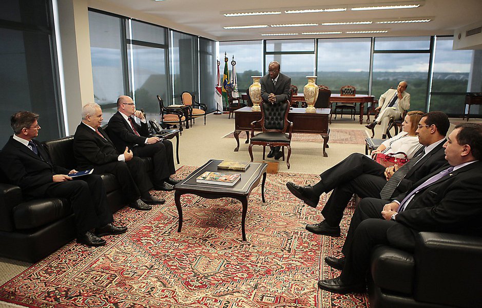 "Joaquim Barbosa é refratário ao diálogo" "Joaquim Barbosa é refratário ao diálogo"