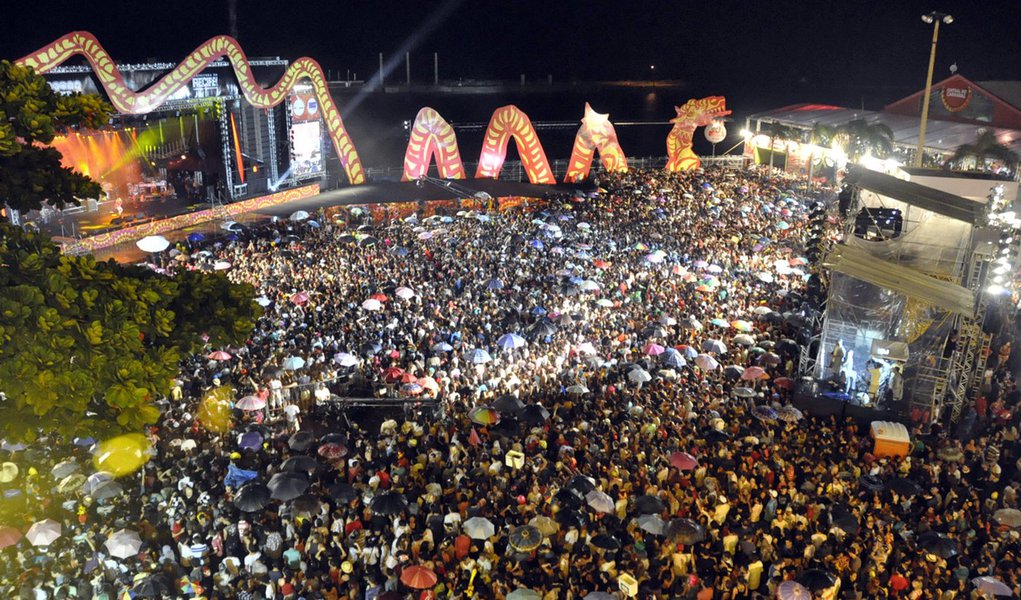 Carnaval injetou R$ 773,6 mi na economia do Estado (Foto: Fernando Silva/Pref. Recife) Carnaval injetou R$ 773,6 mi na economia do Estado