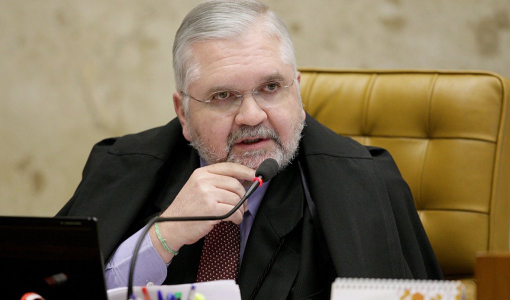 Gurgel decide não recorrer no mensalão Gurgel decide não recorrer no mensalão