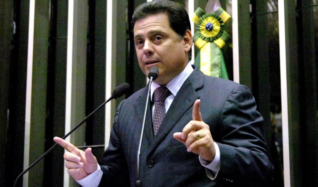 Marconi faz 49, aos gritos de "bicheiro, devolve meu dinheiro" (Foto: Divulgação) Marconi faz 49, aos gritos de "bicheiro, devolve meu dinheiro"