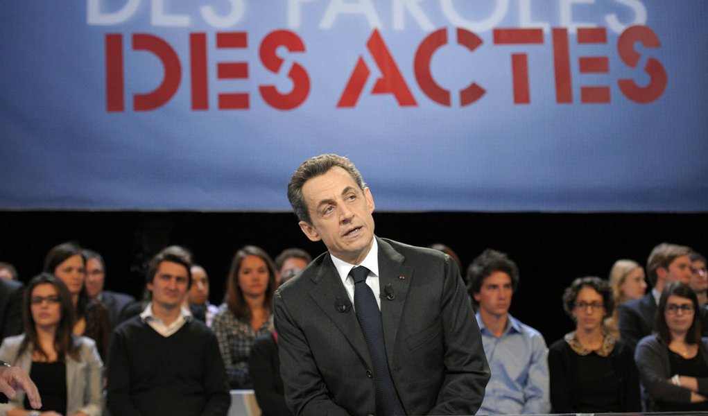 Sarkozy endurece discurso contra imigrantes (Foto: PHILIPPE WOJAZER/REUTERS) Sarkozy endurece discurso contra imigrantes