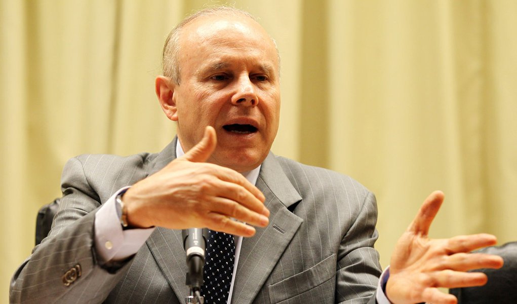Mantega promete crescimento maior em 2012 (Foto: WILSON PEDROSA/AGÊNCIA ESTADO) Mantega promete crescimento maior em 2012