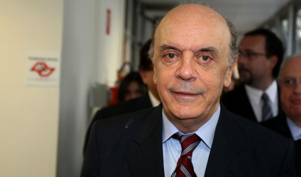 Serra foge de cara-a-cara com Aníbal e Trípoli (Foto: JOSÉ PATRÕCIO/AGÊNCIA ESTADO) Serra foge de cara-a-cara com Aníbal e Trípoli