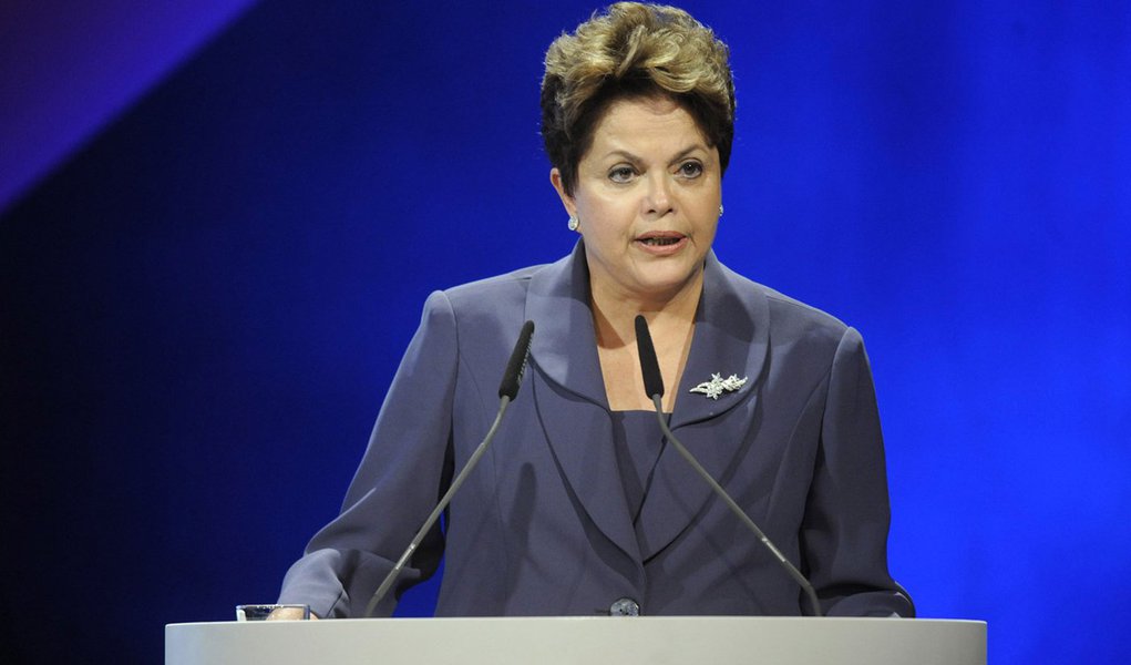 Dilma defende acesso universal a tecnologias de informação (Foto: FABIAN BIMMER/REUTERS) Dilma defende acesso universal a tecnologias de informação