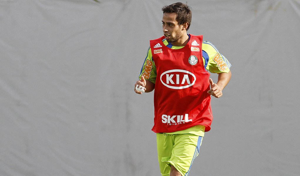 Valdivia volta a ser relacionado por Felipão (Foto: PIERVI FONSECA/Agência Estado) Valdivia volta a ser relacionado por Felipão