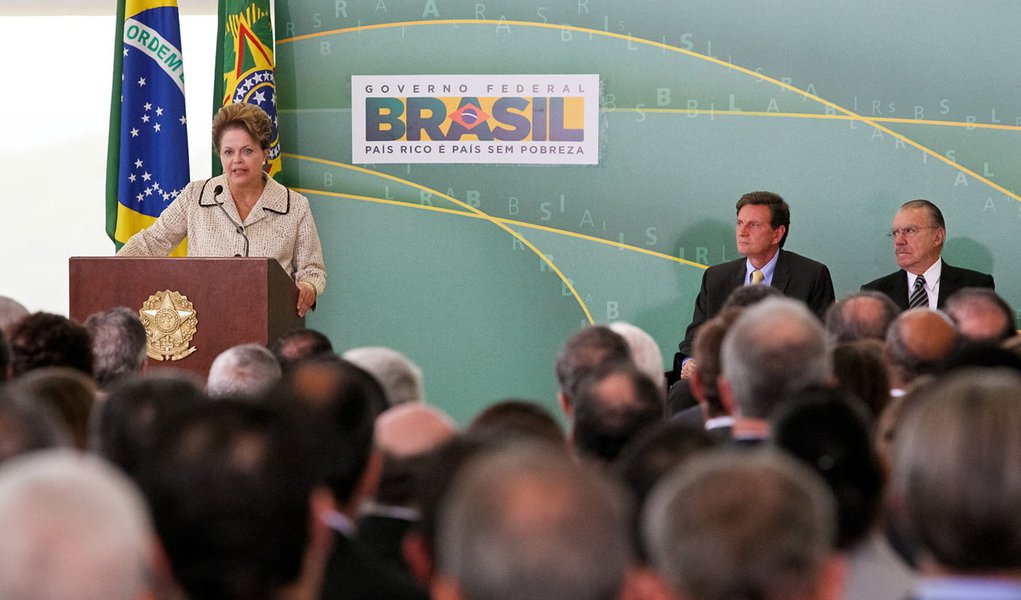 Dilma se emociona na despedida de Luiz Sérgio Dilma se emociona na despedida de Luiz Sérgio
