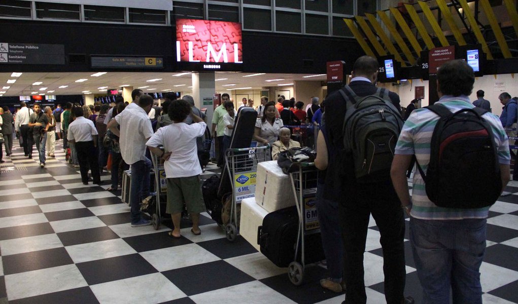 Check-in da TAM volta ao normal, diz empresa (Foto: RENATO SILVA CERQUEIRA/AGÊNCIA ESTADO) Check-in da TAM volta ao normal, diz empresa