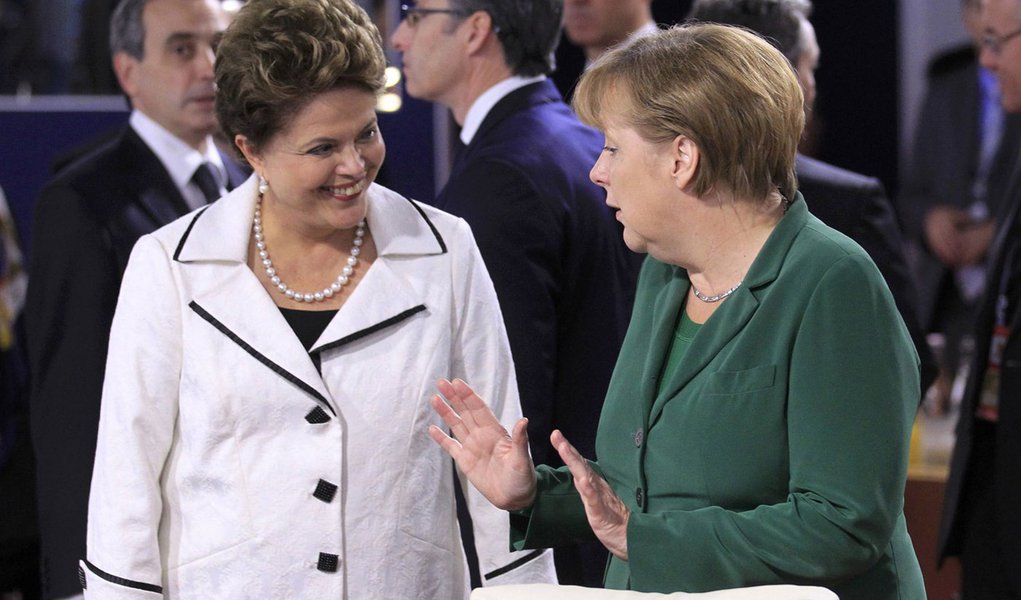 Dilma discute crise financeira com Merkel na segunda (Foto: Yves Herman/ REUTERS) Dilma discute crise financeira com Merkel na segunda