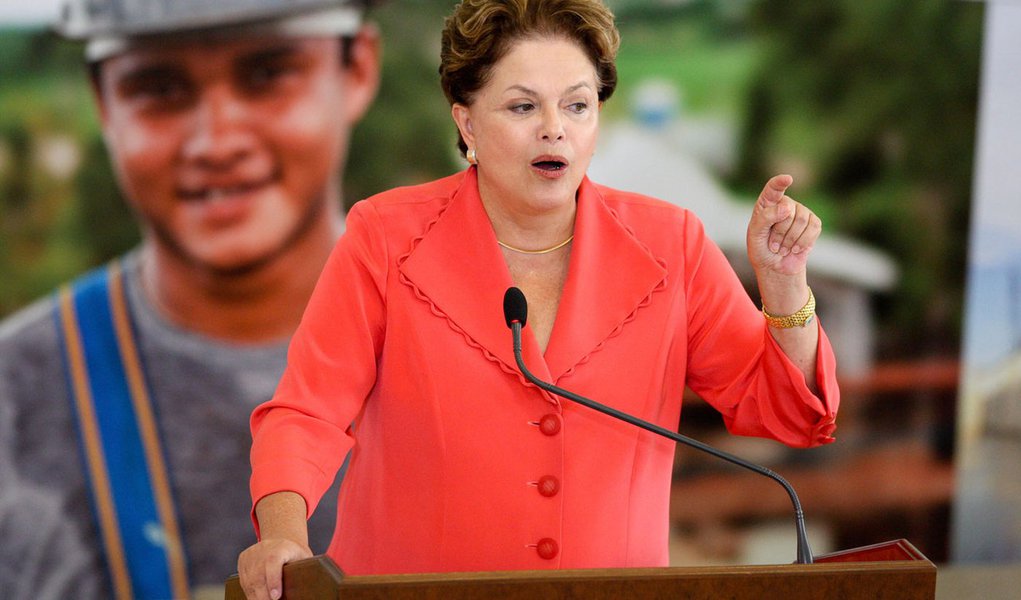 Dilma critica "tsunami monetário" (Foto: ED FERREIRA/Agência Estado) Dilma critica "tsunami monetário"
