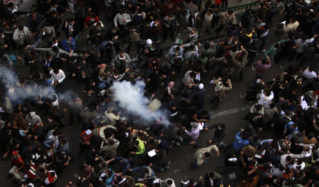 Egípcios protestam pelo 4º dia por democracia (Foto: AMR ABDALLAH DALSH/REUTERS) www.brasil247.com - Egípcios protestam pelo 4º dia por democracia