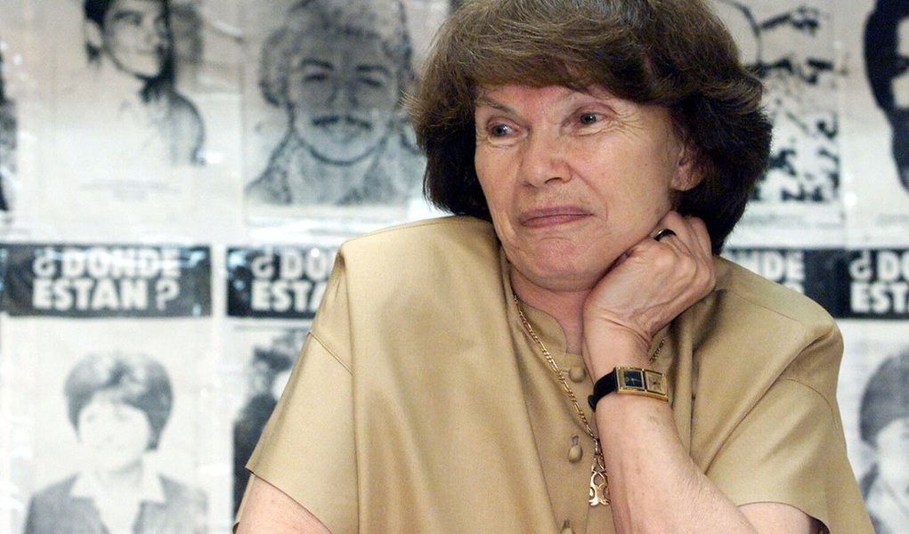 Ex-primeira-dama Mitterrand morre aos 87 na França (Foto: CLAUDIA DAUT/REUTERS) www.brasil247.com - Ex-primeira-dama Mitterrand morre aos 87 na França