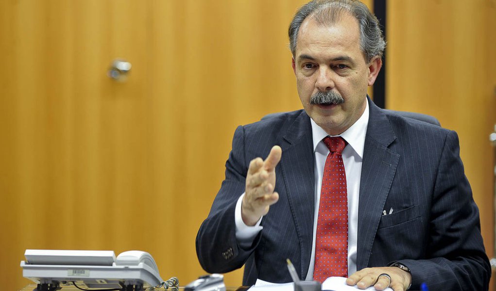 Governo mudará critério na correção de redações do ENEM (Foto: Marcello Casal Jr / Agência Brasil) Governo mudará critério na correção de redações do ENEM