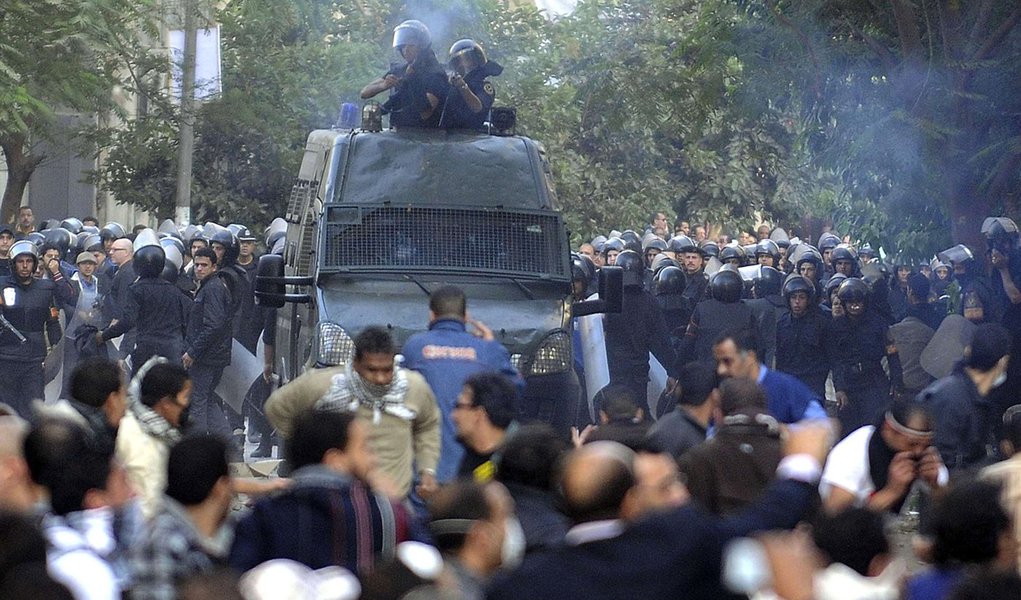 Egito: protestos continuam (Foto: STRINGER/Reuters) www.brasil247.com - Egito: protestos continuam