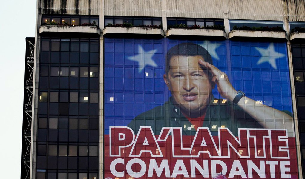Chávez avisa que se prepara para levantar voo como um condor (Foto: JORGE SILVA/REUTERS) Chávez avisa que se prepara para levantar voo como um condor
