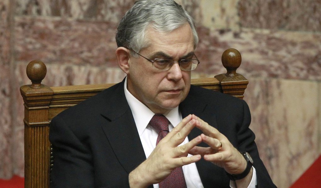 Em Bruxelas, premiê grego quer aprovação final de empréstimo (Foto: John Kolesidis/REUTERS) Em Bruxelas, premiê grego quer aprovação final de empréstimo