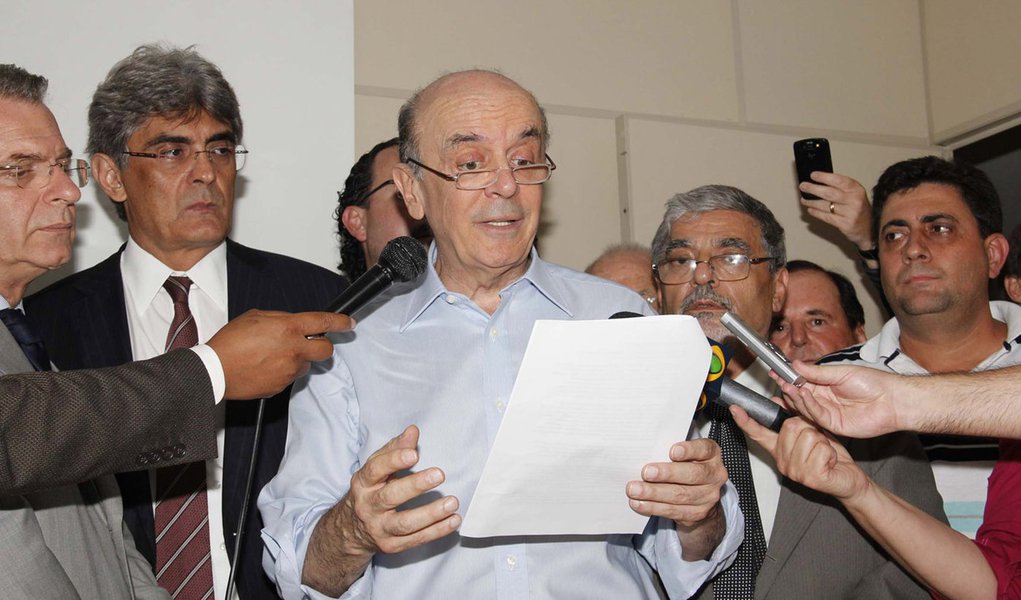 Na primeira chance, Serra já nacionaliza eleição de SP (Foto: DIOGO MOREIRA/AGÊNCIA ESTADO) Na primeira chance, Serra já nacionaliza eleição de SP