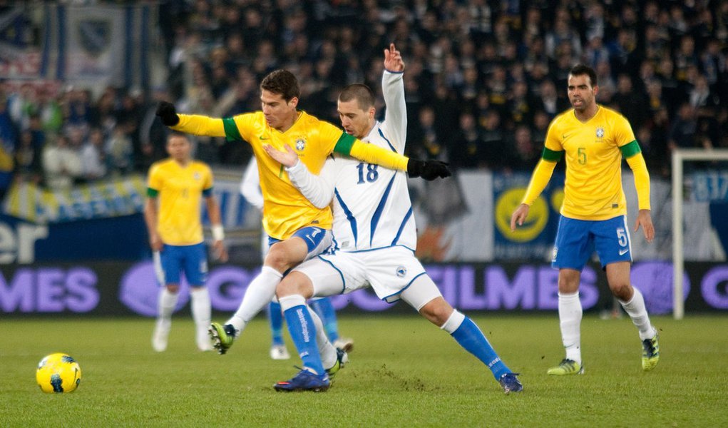 Com gol contra aos 45 do segundo tempo, Brasil faz 2 a 1 na Bósnia (Foto: MASTRANGELO REINO/Agência Estado) Com gol contra aos 45 do segundo tempo, Brasil faz 2 a 1 na Bósnia
