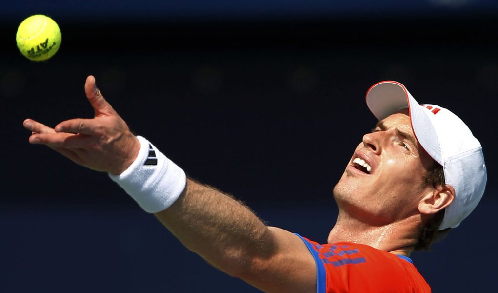 Murray sofre, mas estreia com vitória em Dubai (Foto: JUMANA EL HELOUEH/REUTERS) Murray sofre, mas estreia com vitória em Dubai