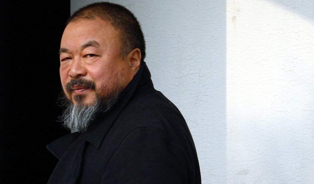 Ai Weiwei agora é investigado por pornografia na China (Foto: DAVID GRAY/REUTERS) Ai Weiwei agora é investigado por pornografia na China