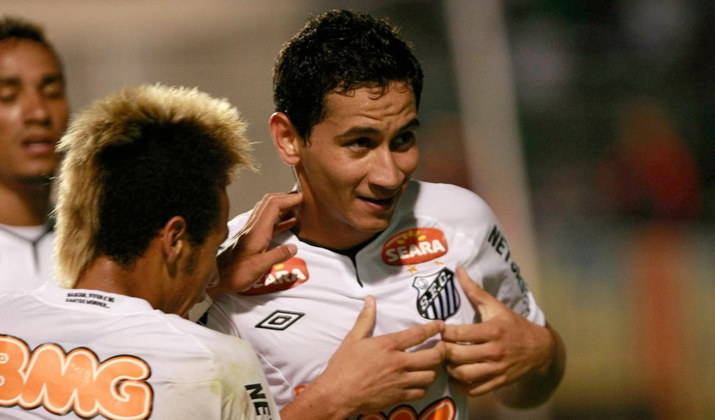 Ganso faz golaço e garante empate para o Santos (Foto: MARIO ¬NGELO/Agência Estado) Ganso faz golaço e garante empate para o Santos