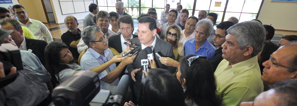 Perillo anuncia repasse de R$ 20 mi a municípios Perillo anuncia repasse de R$ 20 mi a municípios