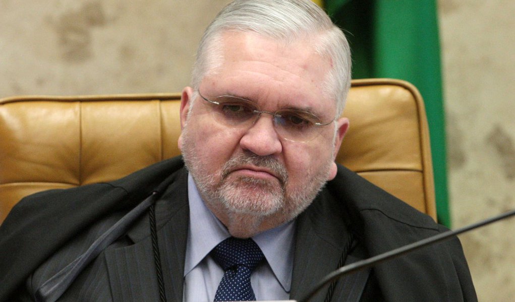 Gurgel: limitar investigações do MP é 'loucura' e 'insanidade' Gurgel: limitar investigações do MP é 'loucura' e 'insanidade'