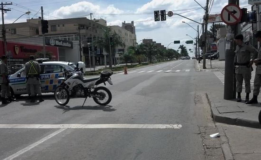 Polícia desativa granada deixada na avenida 85 Polícia desativa granada deixada na avenida 85