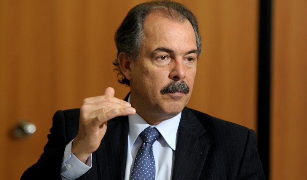 Mercadante recebe alta hospitalar Mercadante recebe alta hospitalar